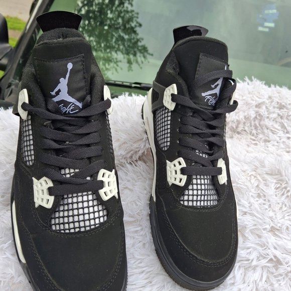 Black and White Nike Air Jordan Sneakers (Men Size 7)